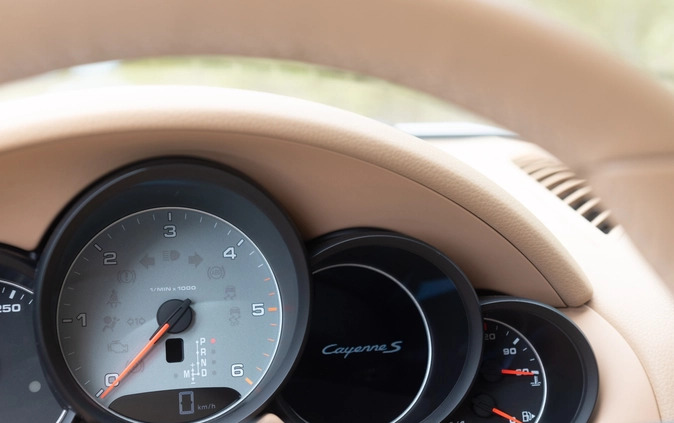 Porsche Cayenne cena 199800 przebieg: 215000, rok produkcji 2015 z Warszawa małe 742